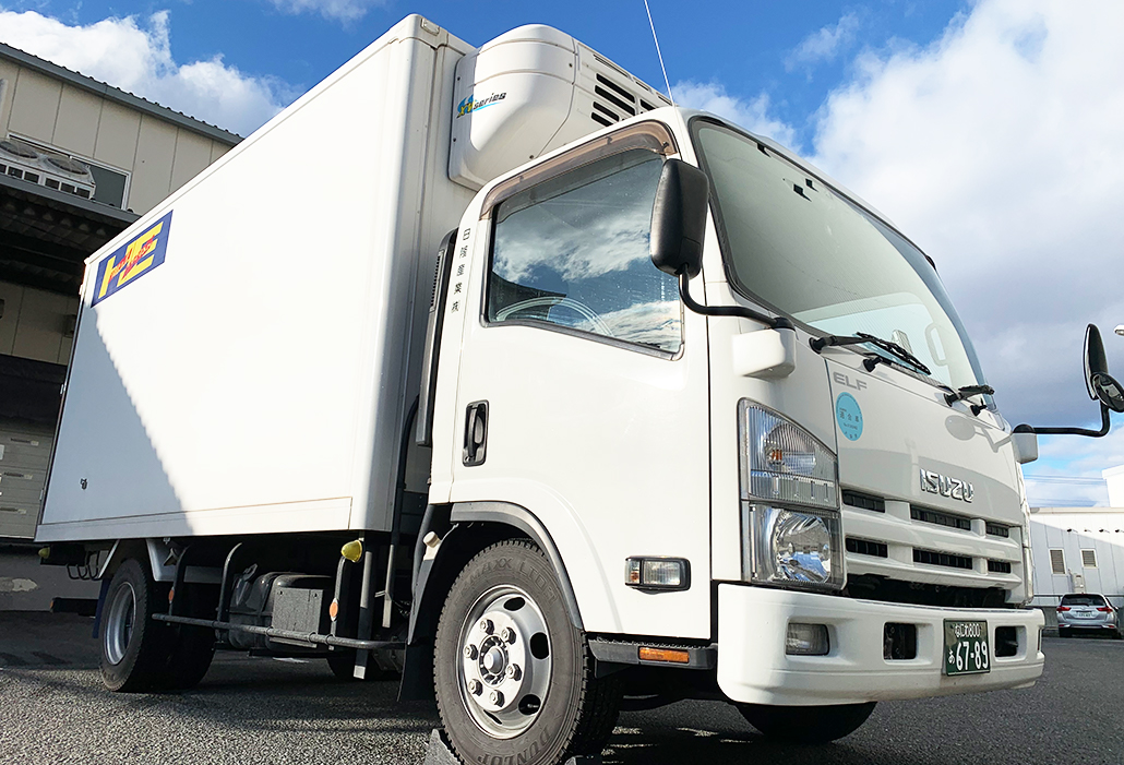 【初心者・未経験者大歓迎】2トン冷蔵・冷凍車トラックドライバー【茨木営業所】